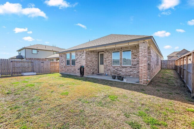 Building Photo - 2116 Sweet Bay Dr