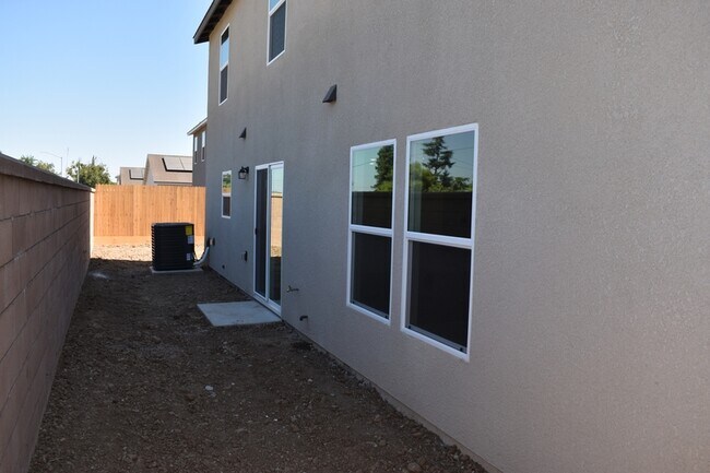 Building Photo - 4049 Cinnabar Ave
