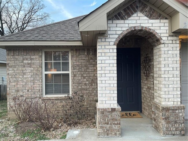 Primary Photo - 2881 Oakview Rd