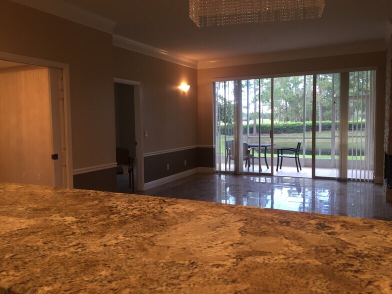 Building Photo - 824 Camargo Way