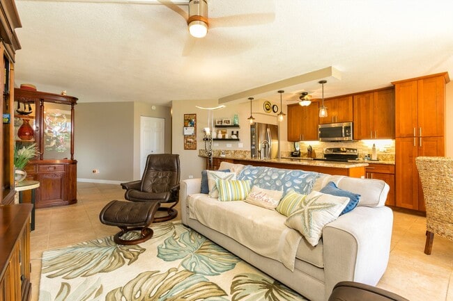 Building Photo - Maui Sunset Condo!! LOCATION, LOCATION, LOCATION!!