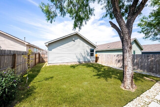 Building Photo - 3 Bedroom Single-Story Home for Rent with ...