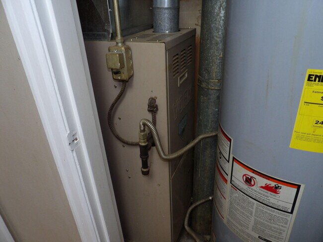 Building Photo - 720 Woodland Ave