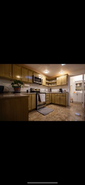 Building Photo - 900 Winter Dr