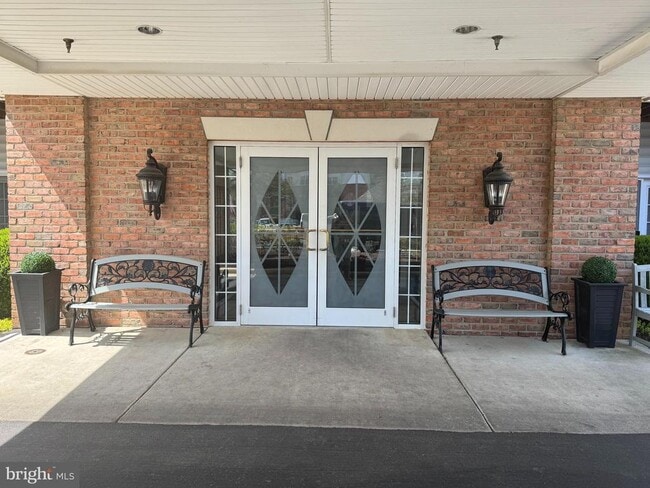 Building Photo - 2604 Chapel Lake Dr