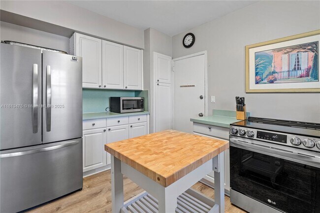 Building Photo - 9940 Collins Ave
