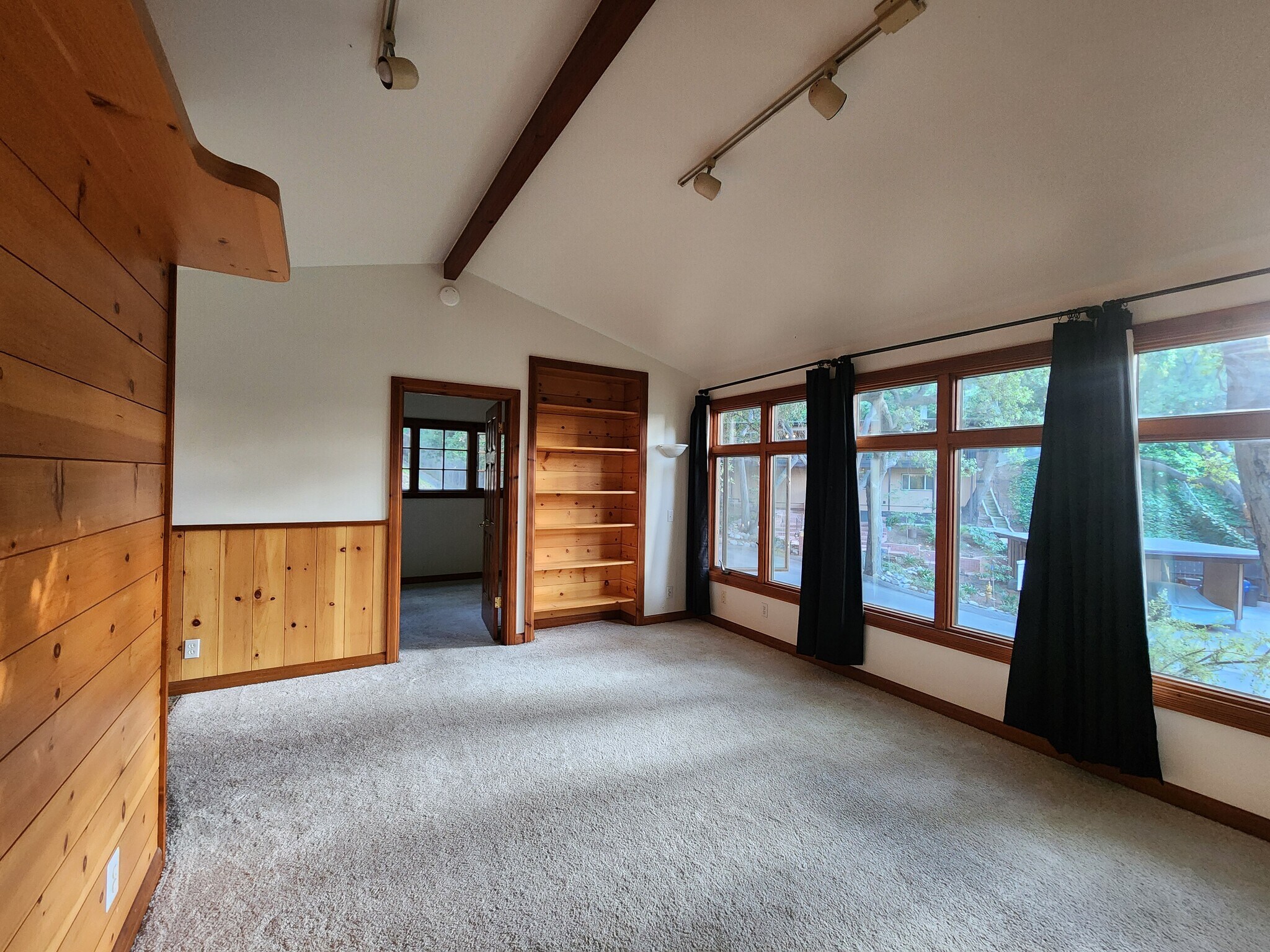 Building Photo - 9710 Mistletoe Rd