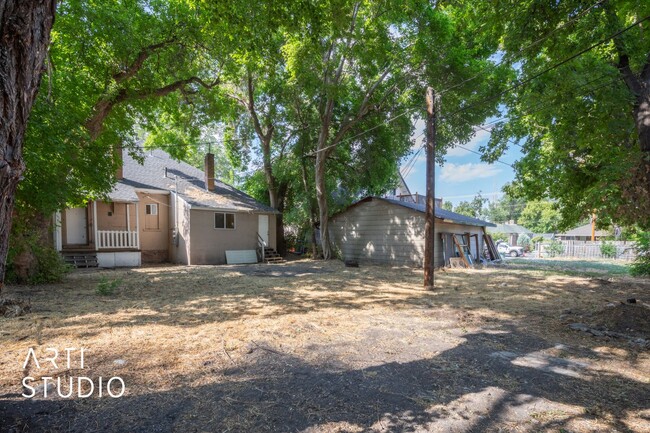 Building Photo - Charming Home in SLC