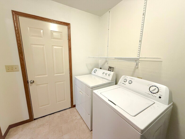 Building Photo - 2101 Mittelstadt Ln