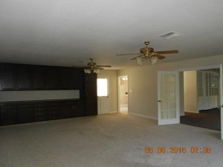 Building Photo - NW - CUSTOM HOME WITH POOL!!