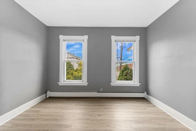 Building Photo - 55 Admiral St