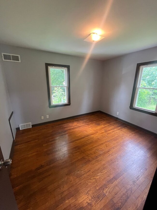 Building Photo - SECTION 8 AND EDEN ACCEPTED!! Newly Renovated 3 Br Home!!