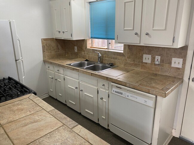 Building Photo - SPRING BRANCH CONDO