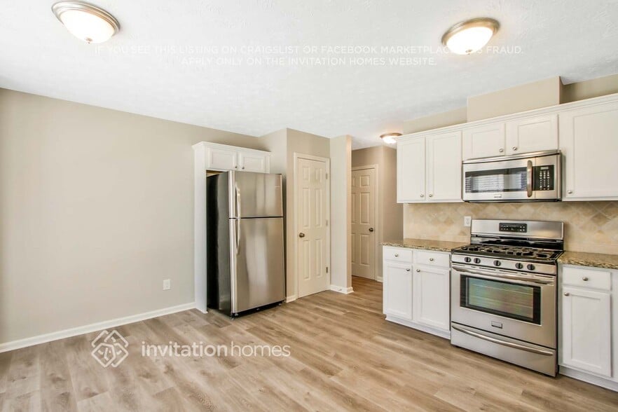 Building Photo - 3272 Summit Glen Dr