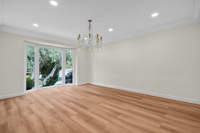 Building Photo - 414 Hilgard Ave
