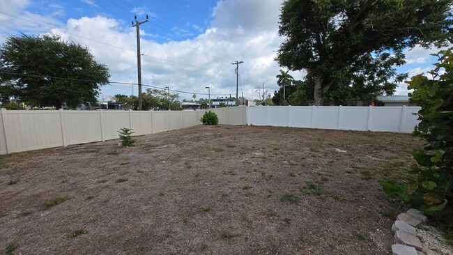 Building Photo - Charming 2BR/2BA Annual Rental in Southgate