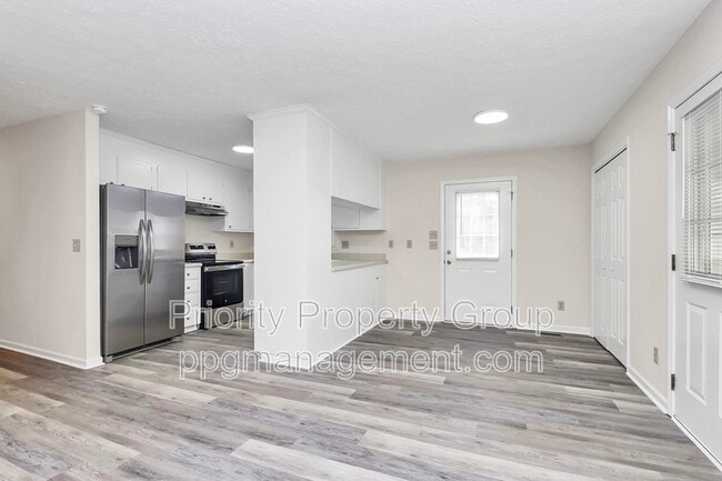 Building Photo - 225 Pineland Ave