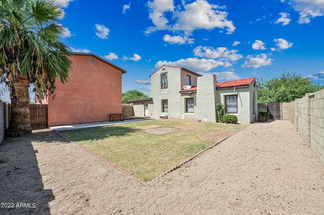 Building Photo - 3949 E Earll Dr