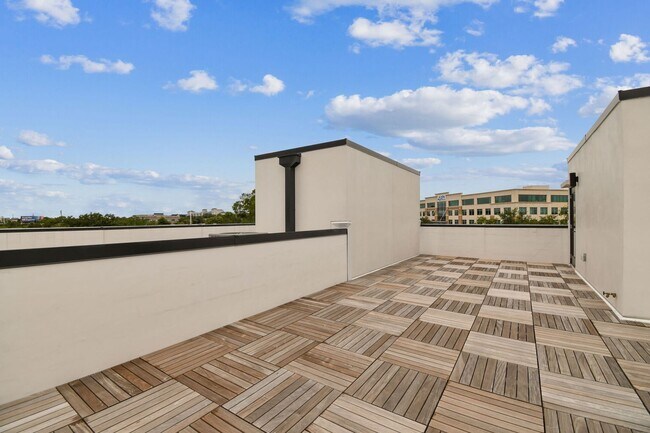 Building Photo - Canvas GWX