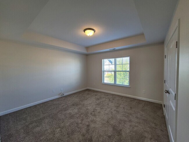 Building Photo - Immaculate 4 Bedroom, 3.5 Bath Home Located in Established Neighborhood. Minutes from Fort Bragg!