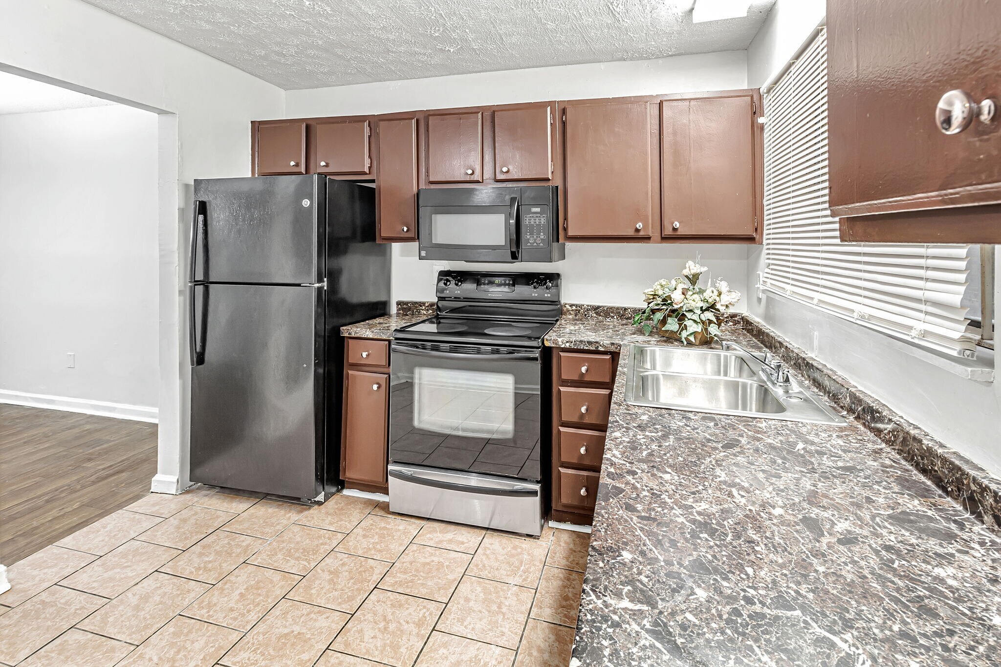 Building Photo - 3575 Oakvale Rd