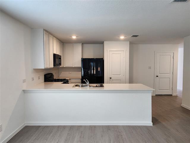 Building Photo - 1033 MacNab Dr