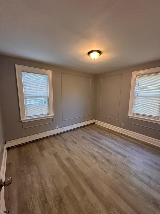 Building Photo - 87 Lyons Ave