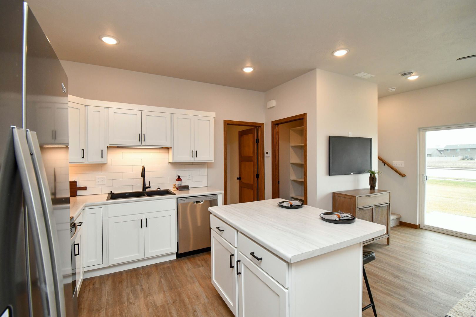 Building Photo - 6115 S Alki Pl