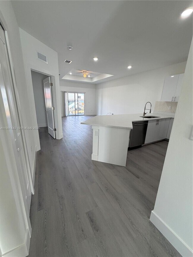 Building Photo - 721 Ivan Ave S