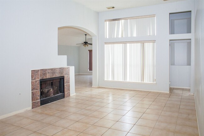 Building Photo - 6223 Newbury Dr