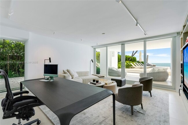 Building Photo - 440 S Mashta Dr