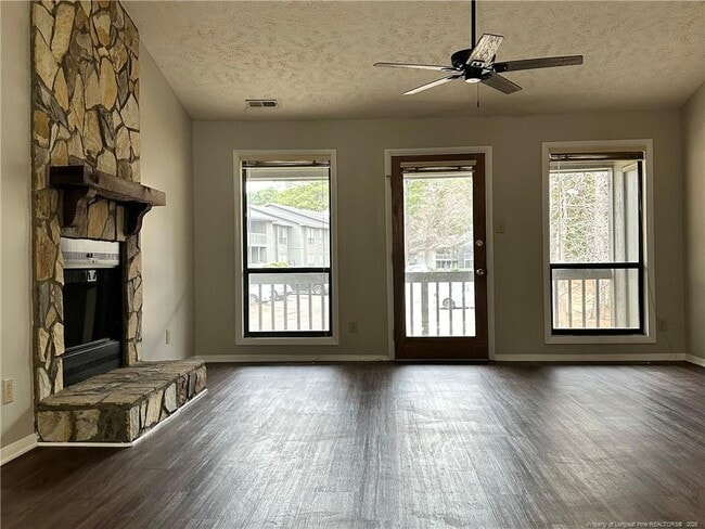 Building Photo - 1849 Tryon Dr