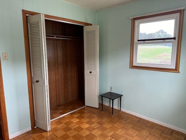 Building Photo - Above Garage Apartment