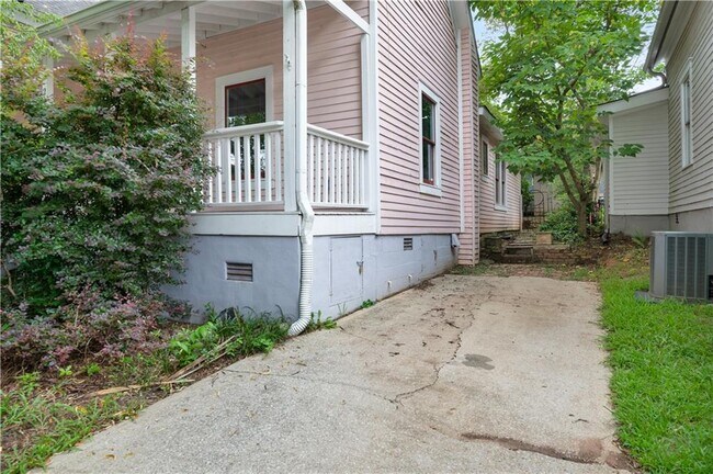 Building Photo - 217 Berean Ave SE