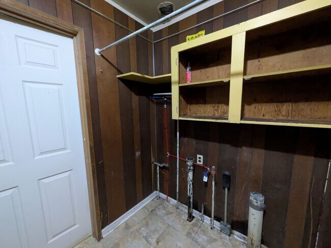 Building Photo - 3350 Cherry Dr
