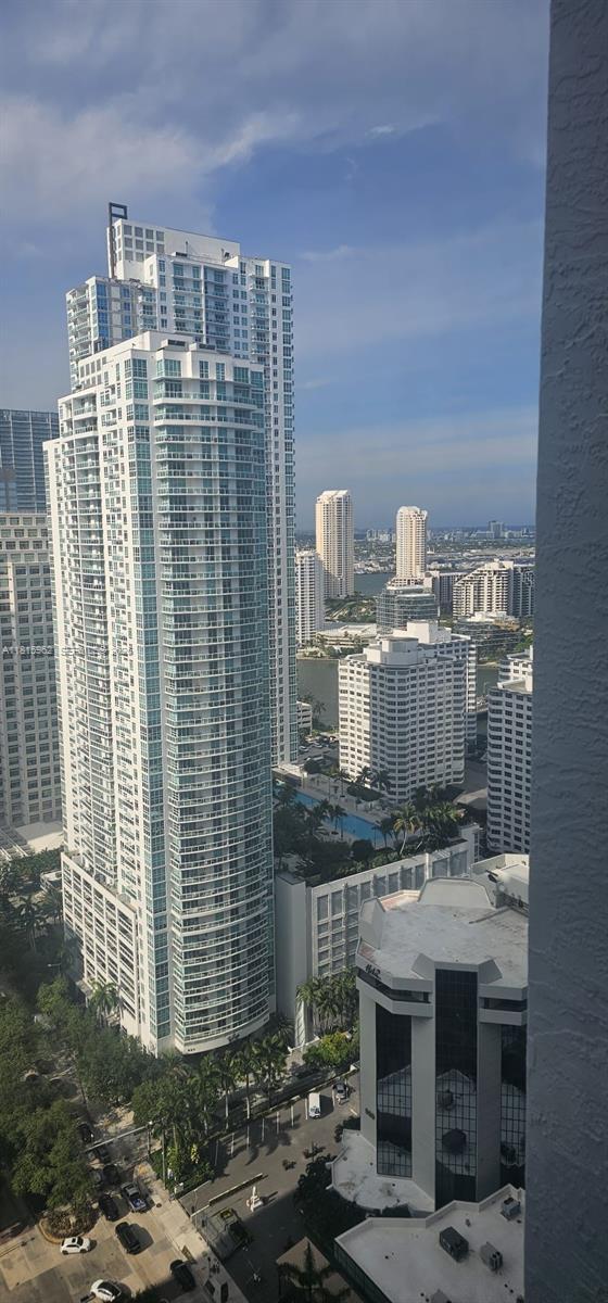 Building Photo - 1060 Brickell Ave