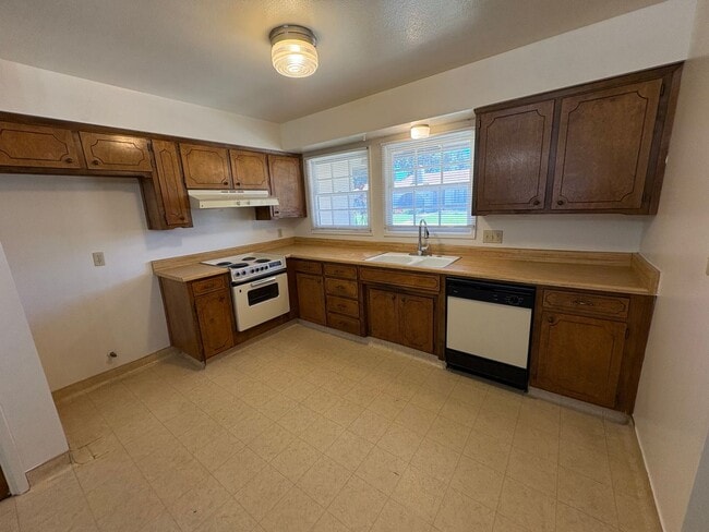 Building Photo - 4144