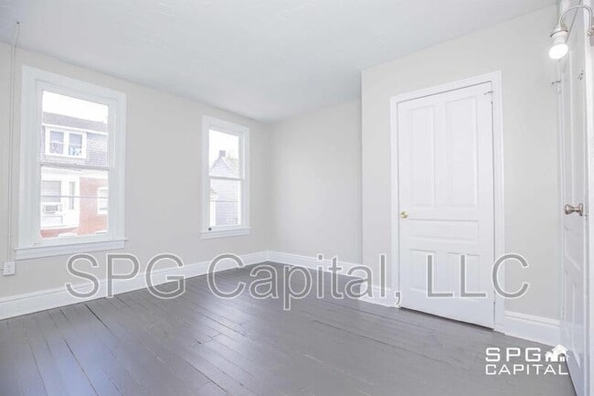 Building Photo - 653 W College Ave
