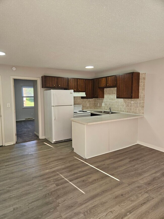 Building Photo - Green Valley Apartments