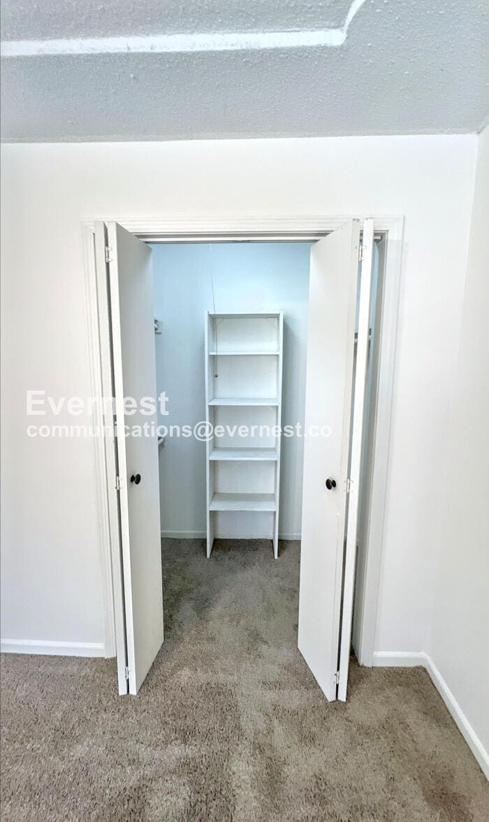 Building Photo - 325 Fawn Valley St