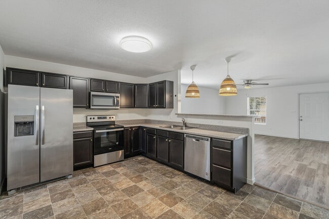 Building Photo - 2100 Paris Rd