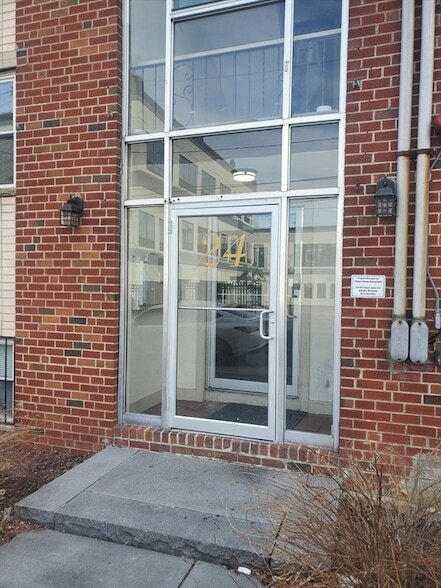 Building Photo - 24 Colgate Rd