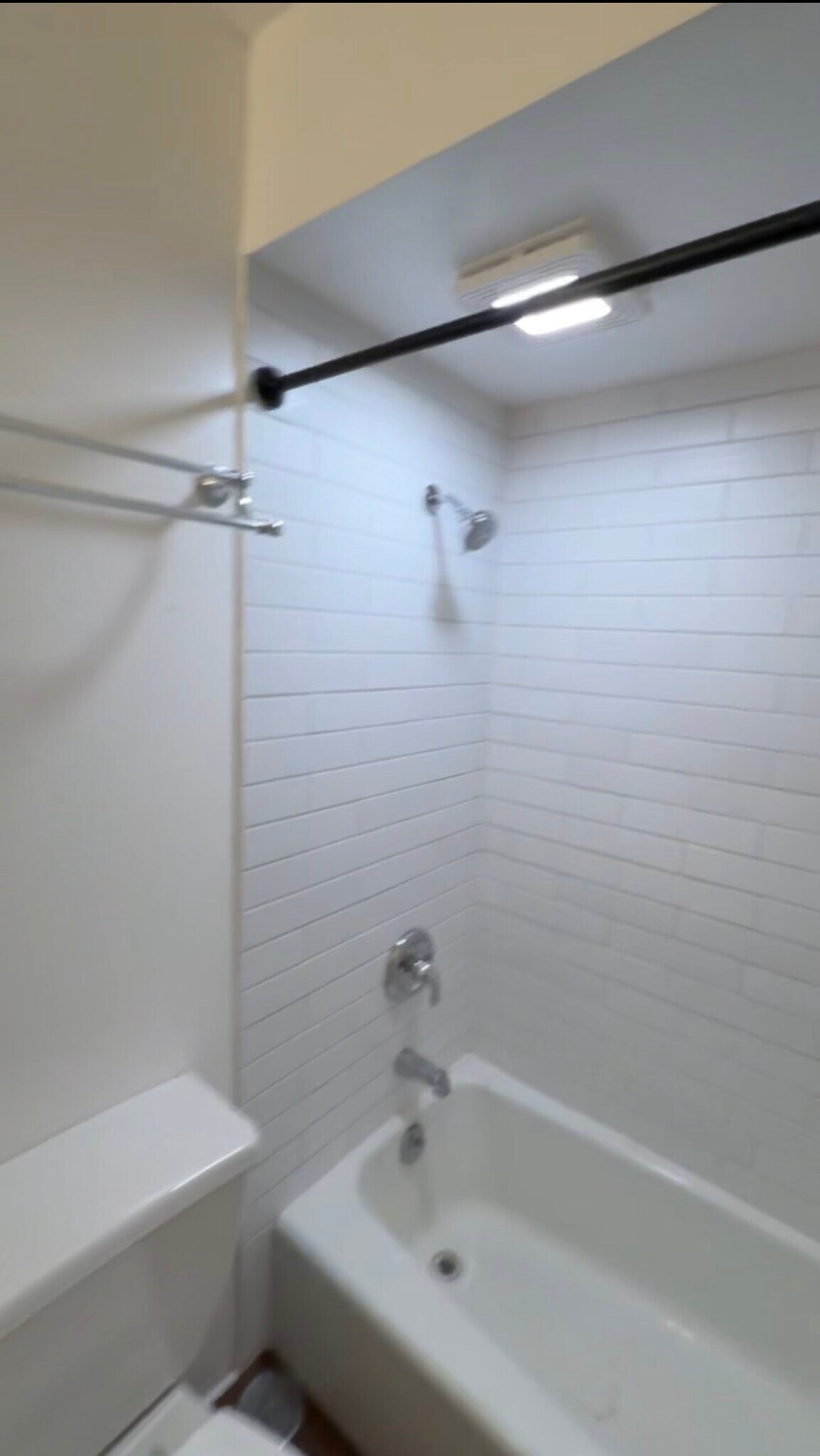 Building Photo - 288 Oxford Ave