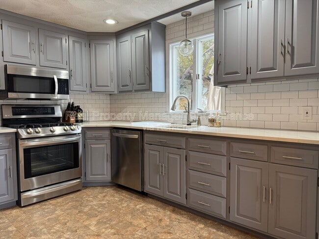 Building Photo - 14 Ravenna Ave