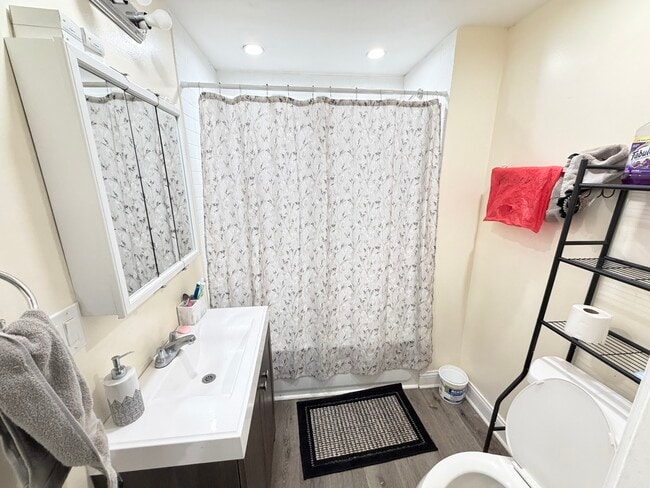 Building Photo - 2817 N Clybourn Ave