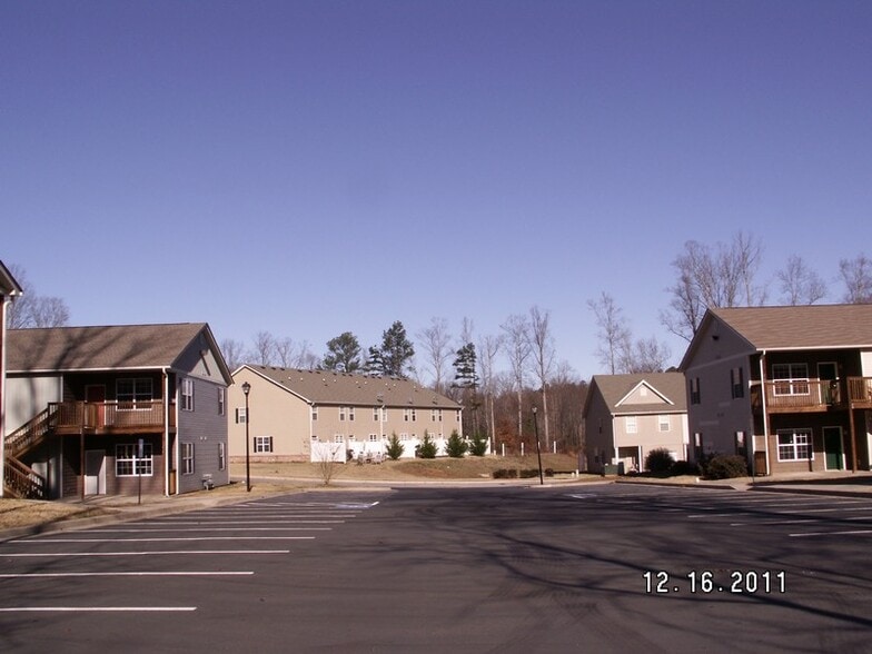 Building Photo - 7400 Courtyard Dr