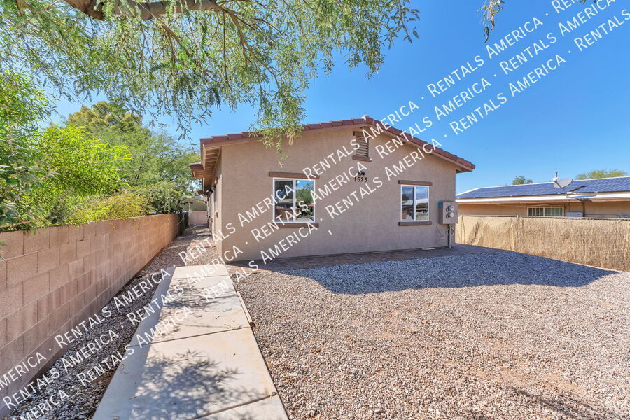 Building Photo - 1625 N Mountain View Ave