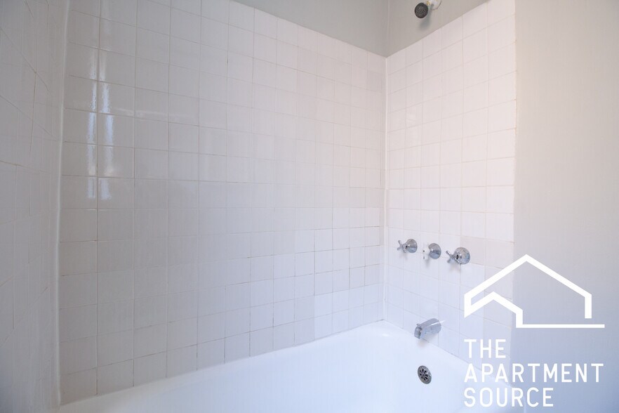 Building Photo - 3835 N Fremont St