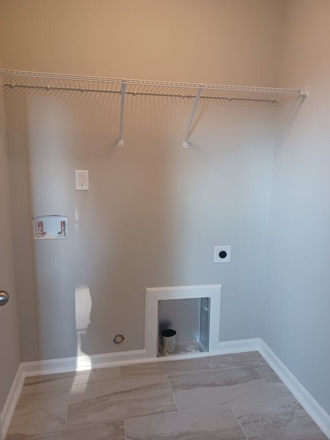 Building Photo - Newly Constructed 5 Bedroom Home in Hampton