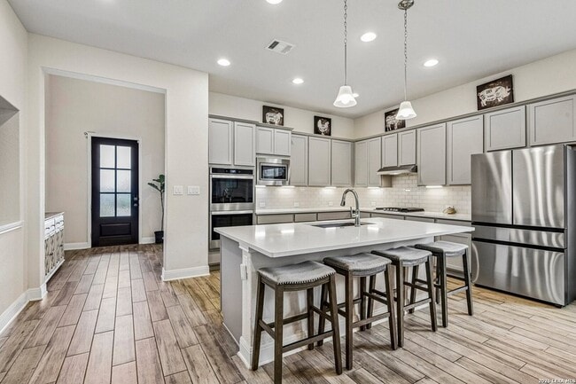 Building Photo - 1136 Aidenbaum